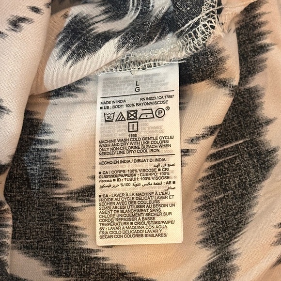 Old Navy Black and White Patterned Maxi Dress - Picture 7 of 11